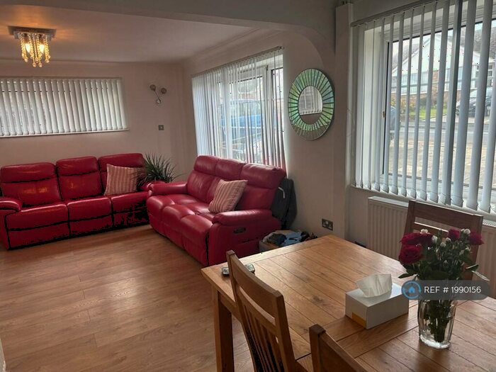 3 Bedroom Bungalow To Rent In Lullingstone Road Allington, Maidstone, ME16