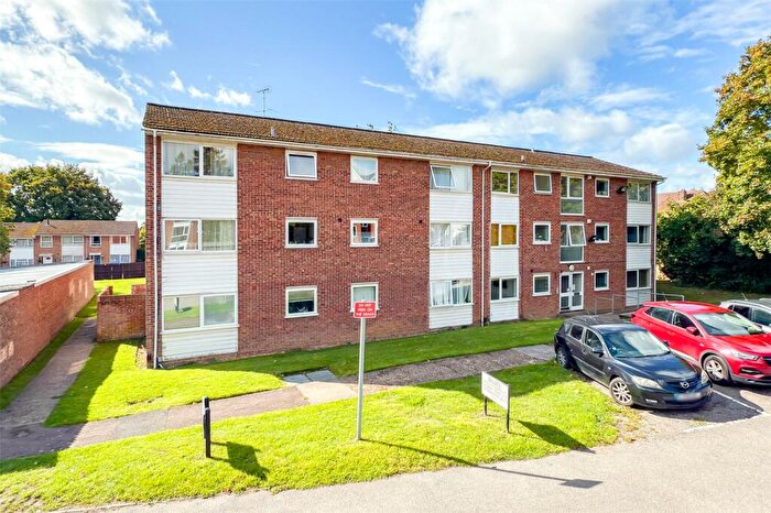 1 Bedroom Apartment For Sale In Cedar Court, St. Albans, Hertfordshire, AL4