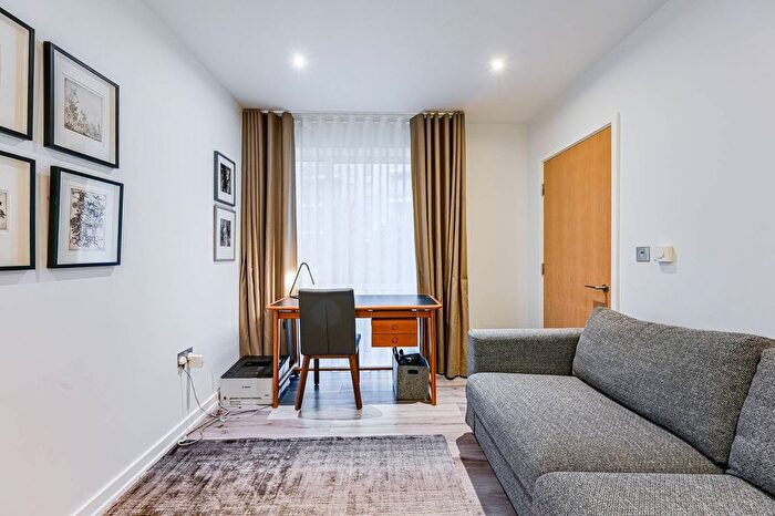 3 Bedroom Flat For Sale In Reminder Lane, Greenwich, London, SE10