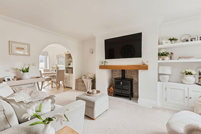 3 Bedroom Link Detached House For Sale In Bryony Way, Attleborough, NR17