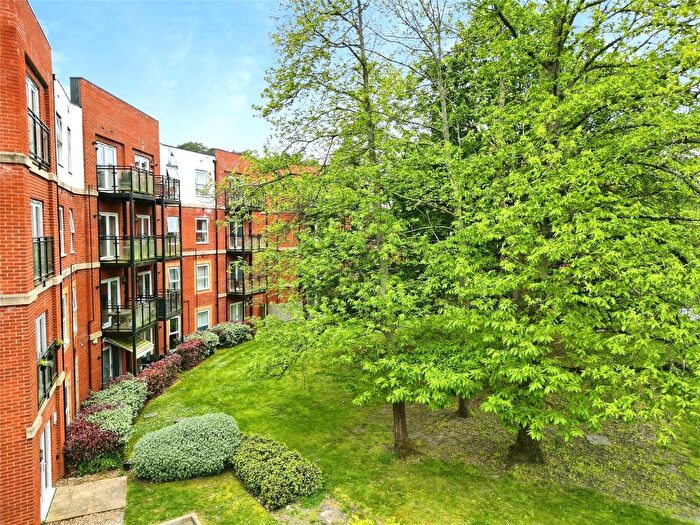 1 Bedroom Flat For Sale In Edrich Grange, Crowthorne, Berkshire, RG45