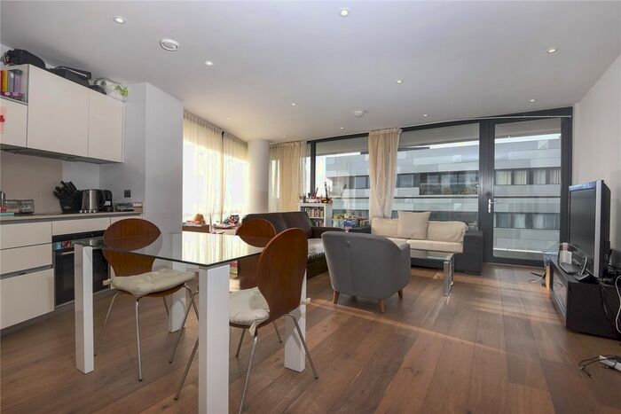 3 Bedroom Flat To Rent In Hazel Lane, Greenwich, London, SE10