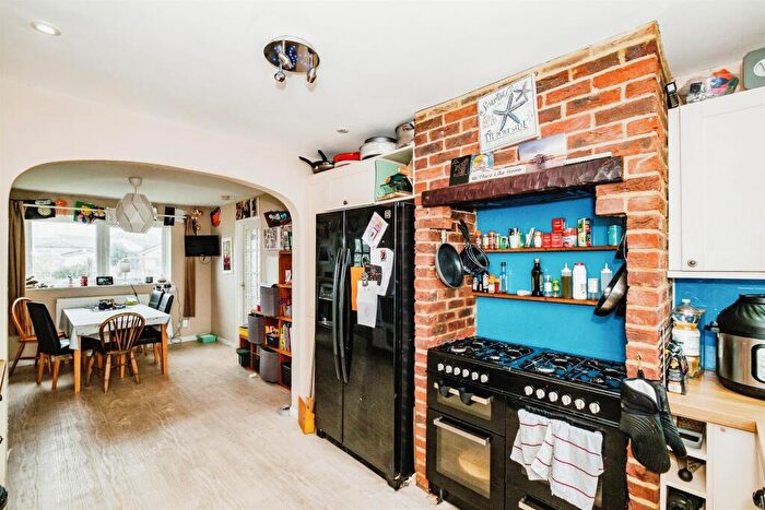 4 Bedroom Detached House For Sale In Old Salts Farm Road, Lancing, BN15