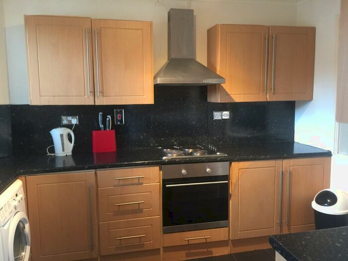 2 Bedroom Flat To Rent In Challis Court, Southampton, SO14