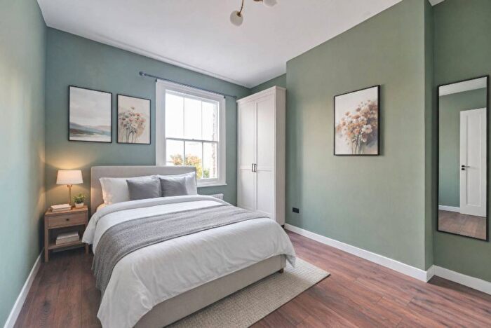 1 Bedroom Flat For Sale In Grayshott Road, Shaftesbury Estate, London, SW11