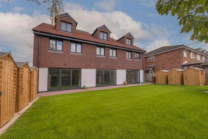 3 Bedroom Maisonette To Rent In Old Kent Road, Paddock Wood, Tonbridge, TN12