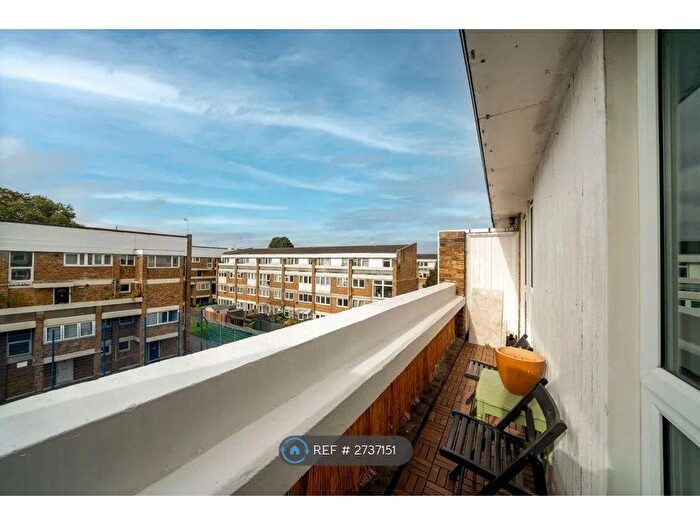 2 Bedroom Maisonette To Rent In Lulworth Court, London, N1