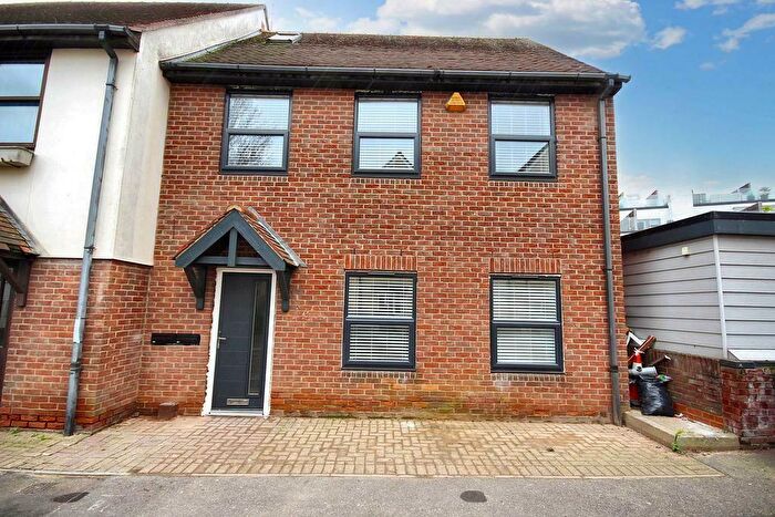 2 Bedroom Flat To Rent In Chapel Street, Billericay, CM12