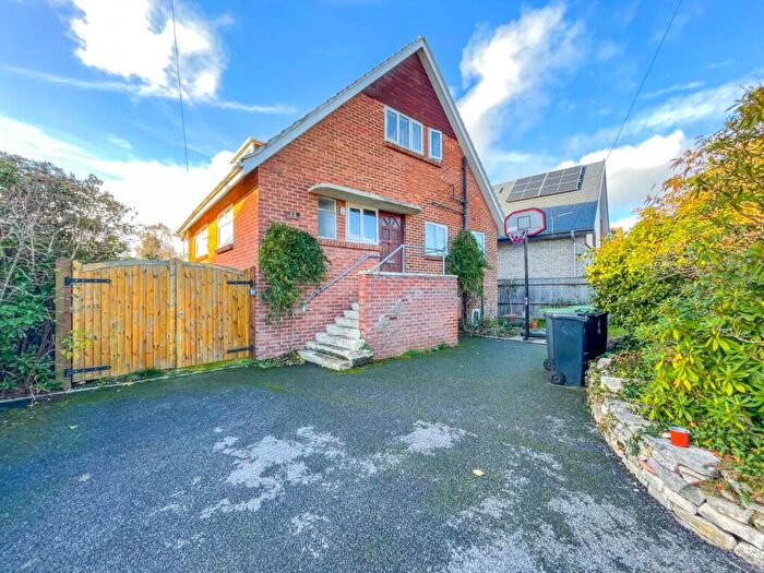 3 Bedroom Detached House To Rent In Island View Avenue, Friars Cliff, Mudeford, BH23