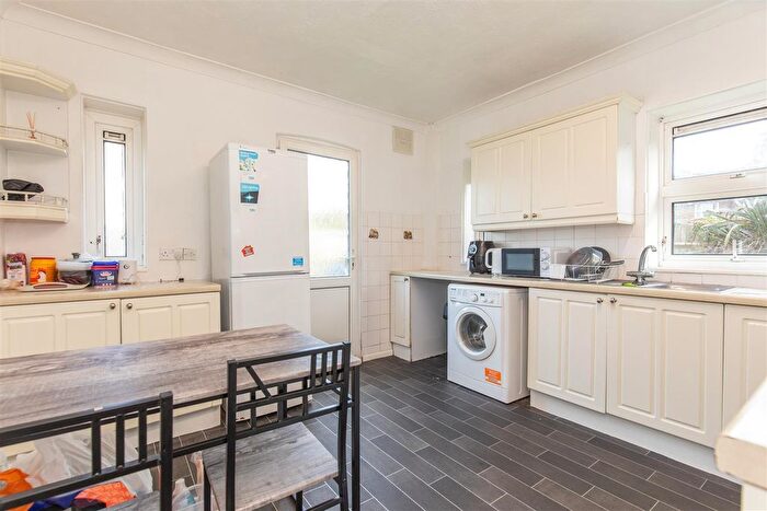 3 Bedroom Flat To Rent In The Highway, Brighton, BN2