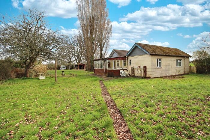 3 Bedroom Bungalow For Sale In Burnetts Lane, West End, SO30