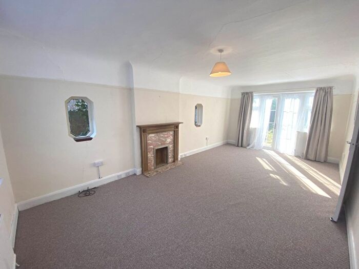 4 Bedroom Detached House To Rent In Hartsbourne Road, Bushey, WD23