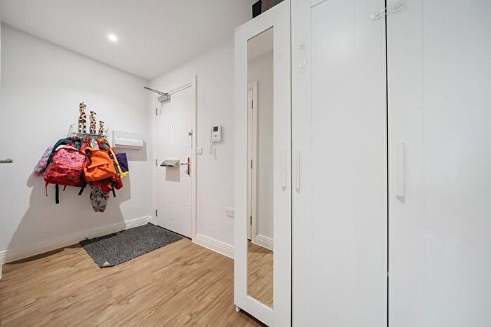 2 Bedroom Flat For Sale In Jefferson House, Stevenage, Hertfordshire, SG1