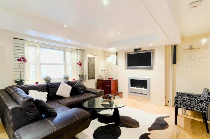 2 Bedroom Flat To Rent In Queen's Gate, London, SW7