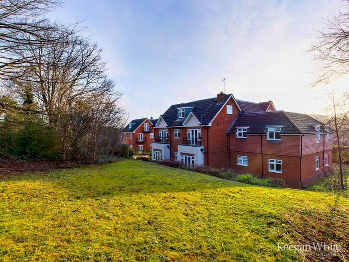 2 Bedroom Flat To Rent In Folleys Place, Loudwater, High Wycombe HP10