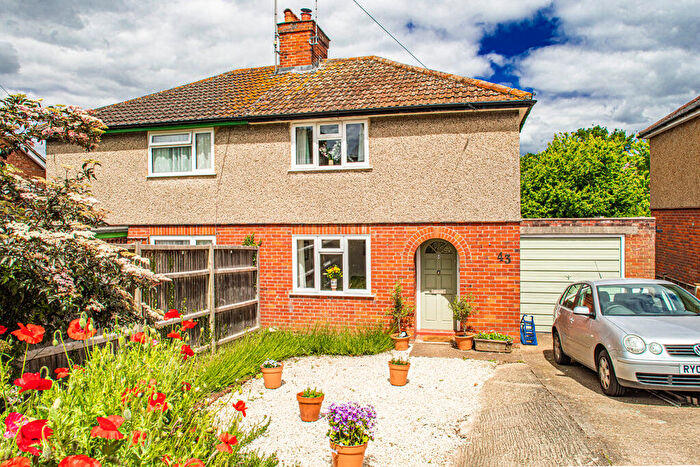 2 Bedroom House For Sale In Elvendon Road, Goring On Thames, RG8