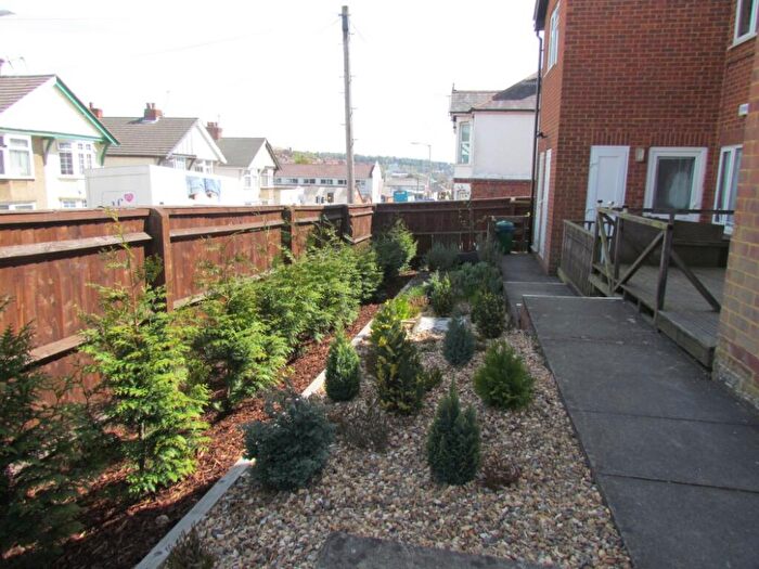 1 Bedroom Apartment To Rent In Dashwood Avenue, High Wycombe, HP12