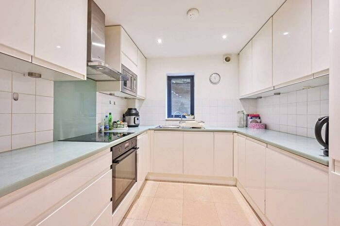 3 Bedroom Flat For Sale In Putney Hill, Putney, London, SW15