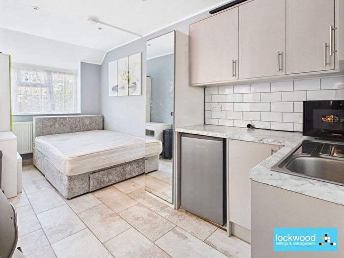 1 Bedroom Property To Rent In Stanwell Road, Ashford, TW15