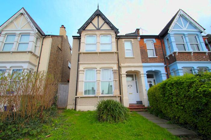 Studio To Rent In The Avenue, Chingford, E4