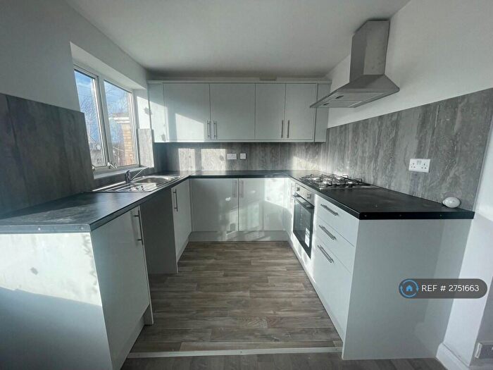 4 Bedroom Detached House To Rent In Farm View Road, Rotherham, S61