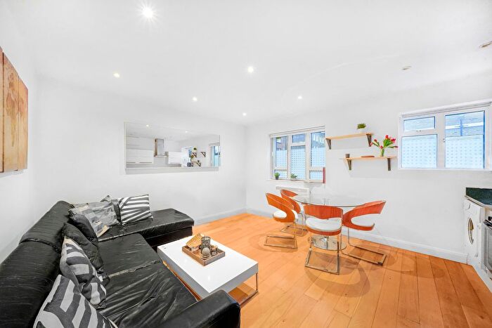 1 Bedroom Flat To Rent In Fircroft, Halton Road, N1