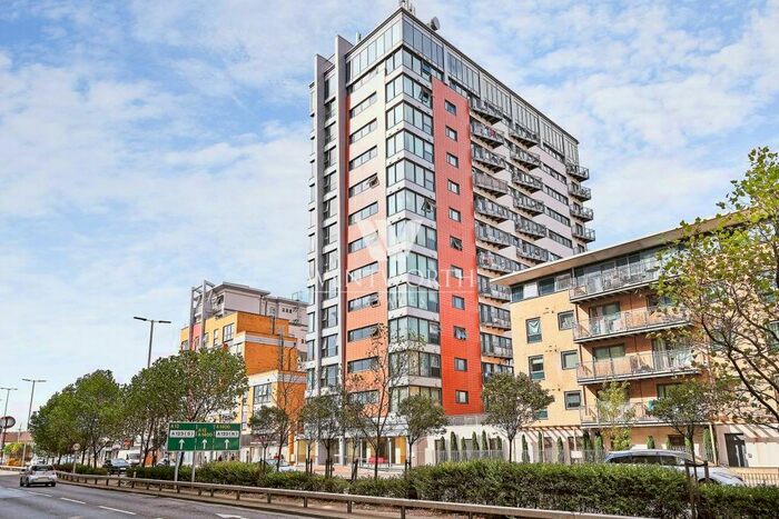 1 Bedroom Flat For Sale In Eastern Avenue, Ilford, IG2