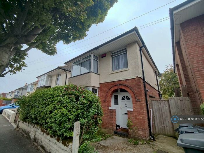 4 Bedroom Detached House To Rent In Beswick Avenue, Bournemouth, BH10