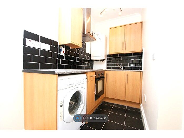 1 Bedroom Flat To Rent In Mill Hill Road, London, W3