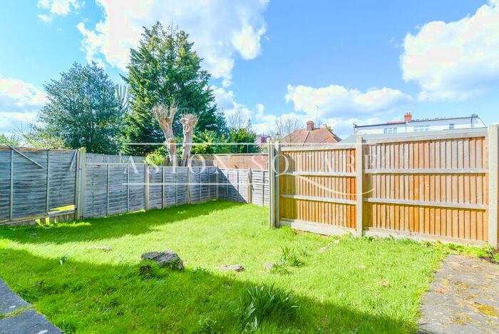 3 Bedroom Flat To Rent In Ashbourne Avenue, London, NW11