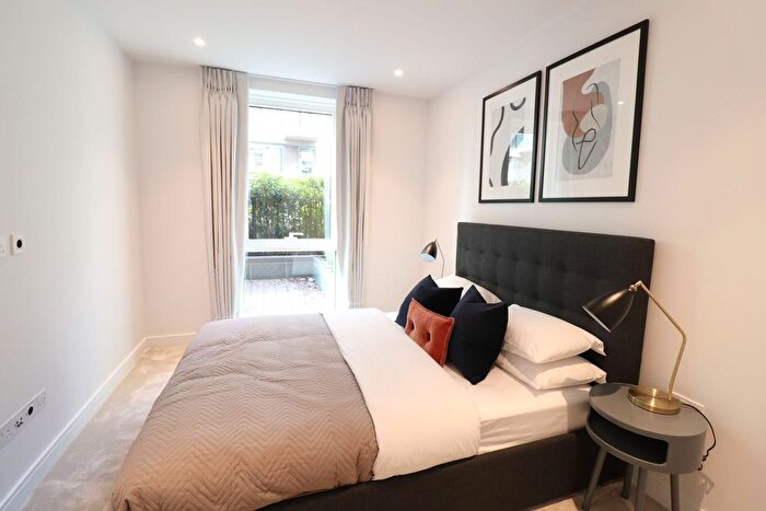 2 Bedroom Flat To Rent In Fairwater House, Lockgate Road, London, SW6
