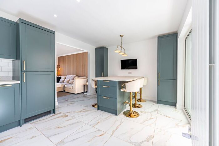 3 Bedroom Semi Detached House For Sale In St. George Close, Bursledon, Southampton, SO31