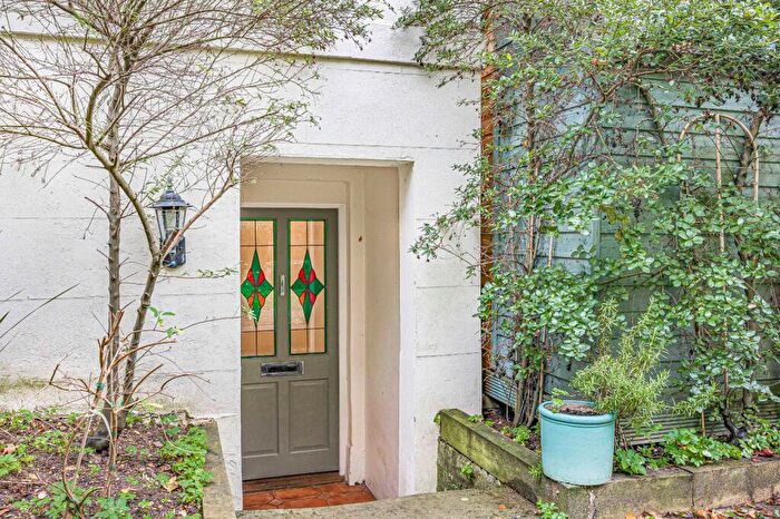 3 Bedroom Apartment For Sale In Shurdington Road, Leckhampton, Cheltenham, Gloucestershire, GL53