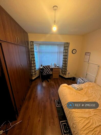 4 Bedroom Semi-Detached House To Rent In Bonnington Road, Leicester, LE2