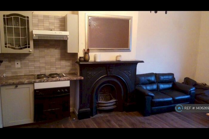 4 Bedroom Maisonette To Rent In Wilmslow Road, Manchester, M20