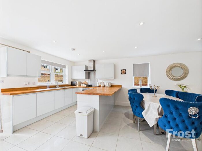 3 Bedroom Detached House To Rent In Britwell Road, Burnham, Bucks, SL1