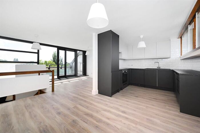 2 Bedroom Flat For Sale In Rowley Way, London, NW8