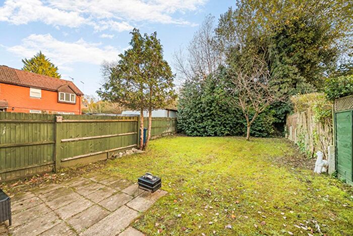 1 Bedroom Flat For Sale In St. Peters Gardens, Wrecclesham, Farnham, Surrey, GU10
