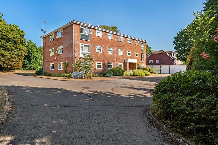 2 Bedroom Apartment To Rent In Horsham Road, Shalford, GU4