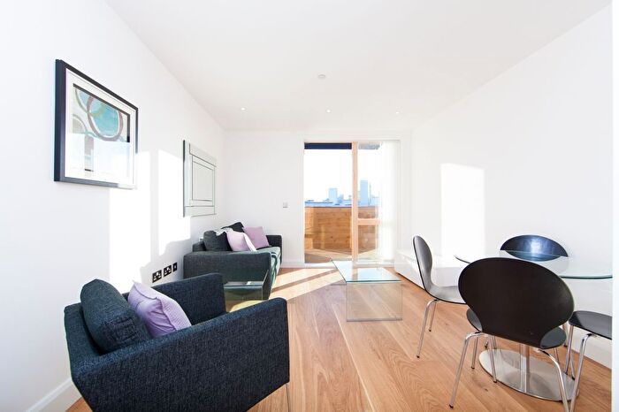 1 Bedroom Flat To Rent In Hoey Court, Barry Blandford Way, Merchants Walk, London, E3