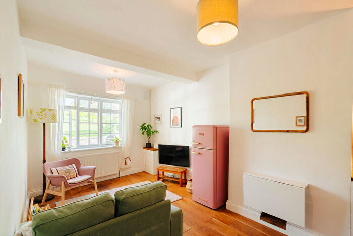 2 Bedroom Flat For Sale In Hill Avenue, Victoria Park, Bristol, BS3