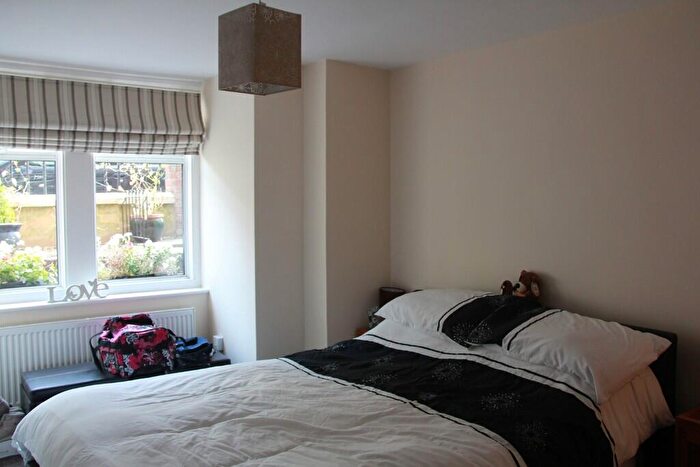 1 Bedroom Flat To Rent In Rothes Road, Dorking, Surrey, RH4
