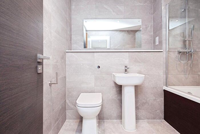 2 Bedroom Flat For Sale In Greengate, Salford, Lancashire, M3 - Photo 3