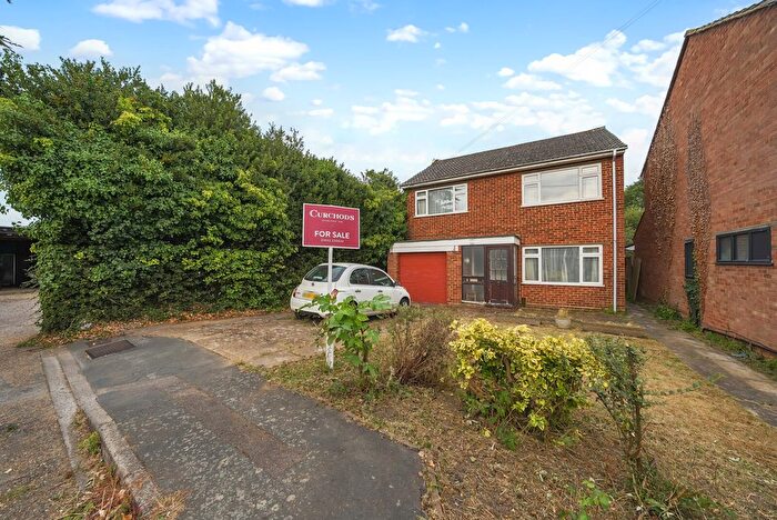 4 Bedroom Detached House For Sale In Cranwell Grove, Shepperton, TW17