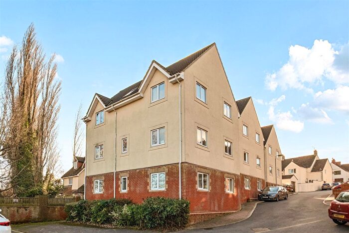 2 Bedroom Flat For Sale In Phoenix Close, Chippenham, SN15