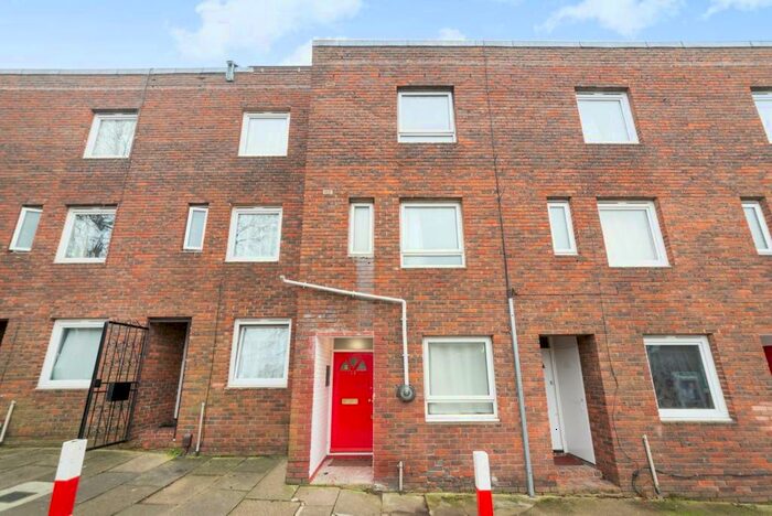 Studio To Rent In Melyn Close, Tufnell Park, London, N7