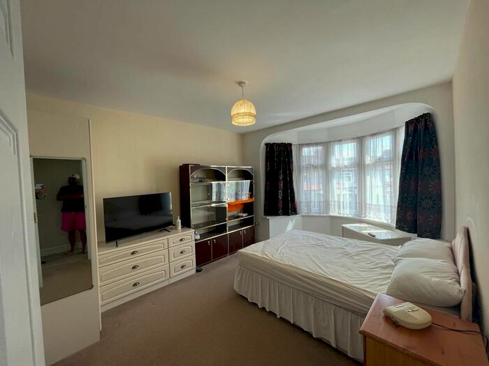 1 Bedroom Flat To Rent In Ashburton Avenue, Ilford, IG3