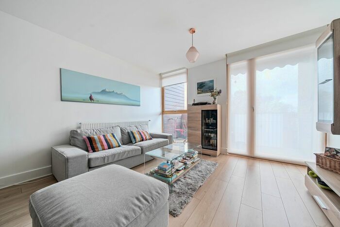 3 Bedroom Flat To Rent In Yeoman Street, London, SE8