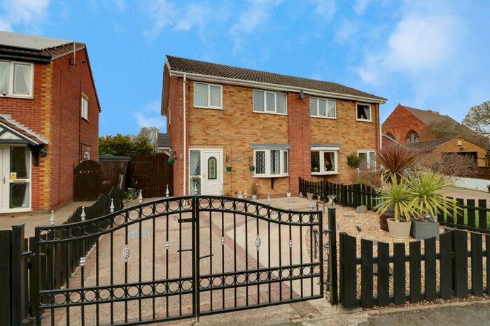 3 Bedroom Semi-Detached House For Sale In Wentworth Crescent, New Holland, New Holland, DN19