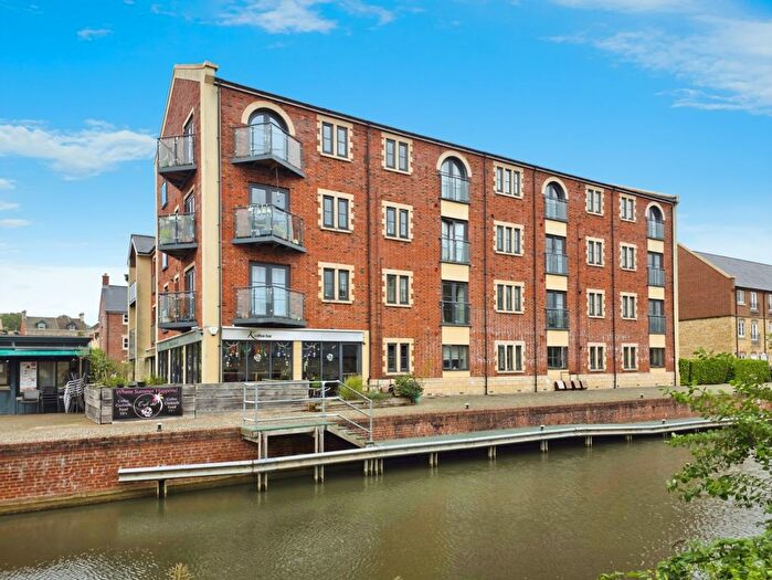 2 Bedroom Flat For Sale In Greenaways, Ebley, Stroud, GL5